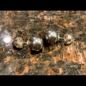 Stella and Dot Reversible Pearl Deja Vu Studs